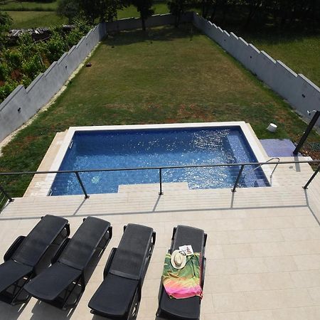 ميدولين Villa Tara, 4 Bedroom Villa With Heated Pool المظهر الخارجي الصورة