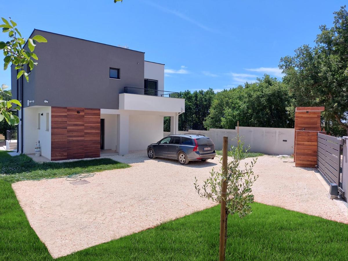 ميدولين Villa Tara, 4 Bedroom Villa With Heated Pool المظهر الخارجي الصورة